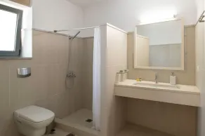 La villa architettonica di pietra, in locazione perfetta per esplorare l'isola - Image 2