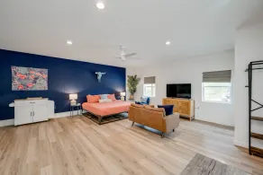 Lake view patio, Lake access 5min away,Kitchenette - Image 4