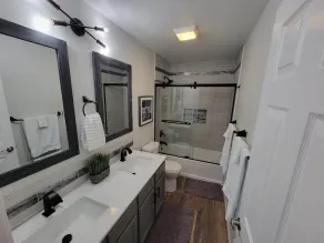 Lakefront Parkview Bay 3BR/2bath Condo, 3 Pools - Image 2