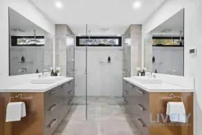 The Ocean s Edge Luxury Entertainer With Views - Image 3
