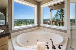 Golden Butte 4 Bedroom Home by RedAwning - Image 3