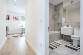 Elegant Luxury Flat, Converted Pub with Free Parking - Image 2