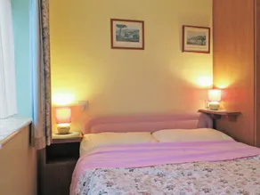 2 bedroom accommodation in Freshwater - Image 2