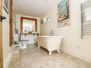 MALLARDS, pet friendly, country holiday cottage in Pentewan - Image 5