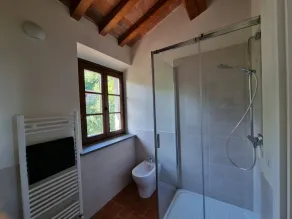 Barn renovation, panoramic Barga Views, Private Heated* Pool. Walk to restaurant - Image 4