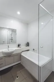 YALLINGUP BEACH HOLIDAY HOME PERFECTLY DESIGNED TO FIT TWO FAMILIES - Image 4