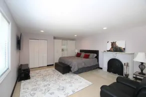 Cozy 2 Bedroom - Image 3