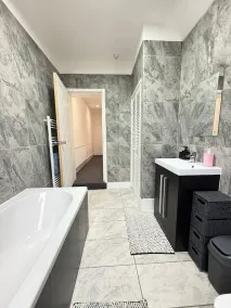 Crewe - House - Sleeps 8 - Private Hot Tub - Image 2