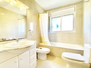 Avondale, close to the beach, ideal for families - Image 3