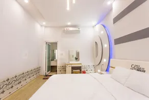 STUNNING 3 BR WITH UNIQUE ROOMS - Image 5