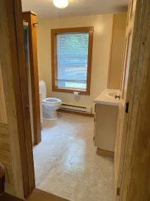 Stuga med privat 200 Yard Long Beach och utsikt över sjön, bergen och solnedgången - Image 3