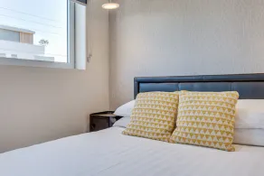 Cosy 1-Bedroom Apartment Close to the City - Image 5