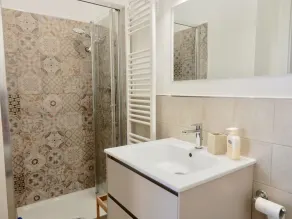 Lovely 3 bedroom apartment on the seaside with 3 bedrooms & 2 bathrooms. - Image 4