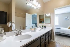 Saints 2BDRM King Suite Deluxe Living Cali - Image 4