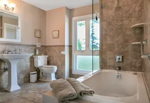 4 BR 3 Bath with beautiful bay views and private heated pool seasonal - Image 2