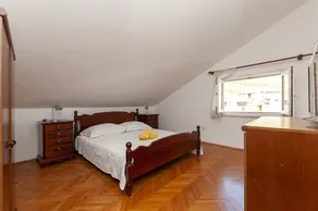 Apartments Near Beach (90351-A6) - Dugi Rat - Image 3