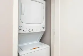 King 1BR W/ Parking, Pool & Gym - Image 4
