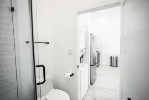 New Luxurious One Bedroom One Bathroom Guest Suite - Image 4