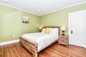 Spacious Private Retreat Near Downtown Boston! - Image 4