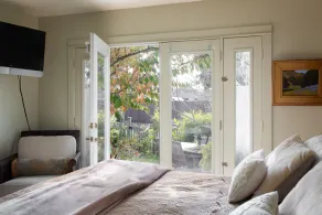 \"Secret Garden Beach House\" Animaux Hot Tub - Image 5