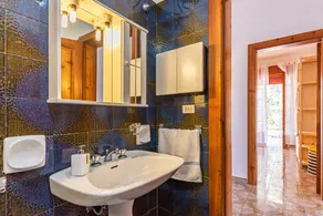 Villa de plage avec piscine privée - entourée d'un grand jardin verdoyant et paisible - Image 2
