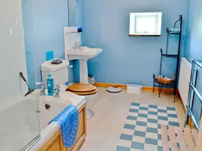 4 bedroom accommodation in Holymoorside, near Chesterfield - Image 3