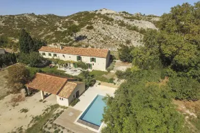 XVIIIth Century fully renovated Provencal farmhouse in Maussane-les-Alpilles - Image 4