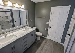 Spacious home with game room - Close to everything! - Image 3