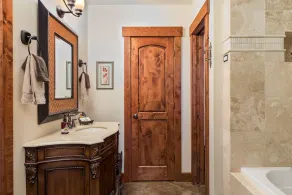 Wunderschöne Designer-Haus nur wenige Gehminuten von 9 Weingüter! Dies ist der Ort! - Image 4
