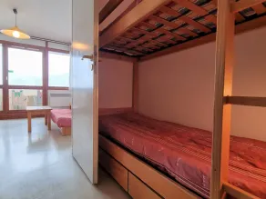 Sunny 2-Room Apartment with Balcony, Near Slopes, Free Wi-Fi & Parking – Sleeps 6 - Image 5