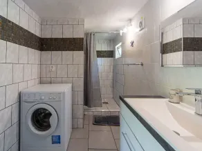 Preciosa casa de vacaciones privada para 6 personas con A/C, WIFI, TV, patio y mascotas permitida - Image 3