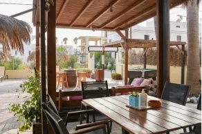 Peters Kool Pool Apts - Image 3