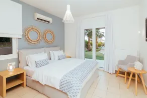 A beautiful 2-bedroom villa Pelagos, a private pool, bar, BBQ and large garden - Image 3