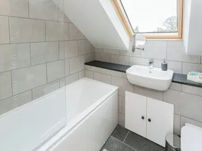 4 bedroom accommodation in Wardlow, near Buxton - Image 5