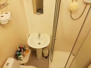 Cozy Coastal Apartment In Historic Port Glasgow - Image 2