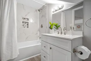 Dreamy Boho Beach Retreat - Walk to Ocean - Sleeps 6+ A Family Favorite - Image 5
