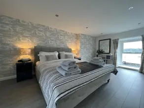 Luxury Town House with Sea View and Hot Tub - Image 5