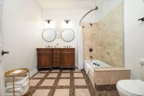 Spacious House ~3min walk WrigleyField~Free Prkg - Image 4