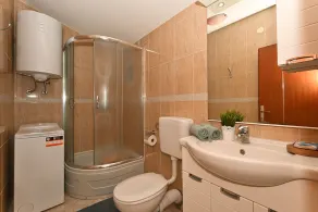 MILE 2 with 2 bedrooms, only 60m from the beach - Image 5