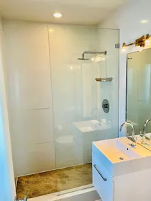 Beautiful Mid-Century Modern SFR on the water , 10 minutes from Las Olas Blvd - Image 2