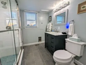 5BR, Waterfront, 350ft-Beach, Salt POOL OPEN, Renovated, 14 guests, EV Charger - Image 4