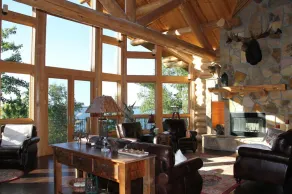 Lodge privé et exclusif sur le lac Woman avec de belles vues - Image 3