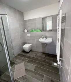 Neue moderne Ferienwohnung, separater Eingang, Seenähe - Ferienwohnung Sylvia - Image 2