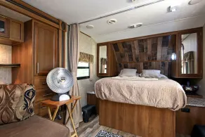 Camping in Nature with modern Amenities - Image 5