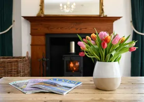 Beautifully positioned farmhouse overlooking hills and sea - Image 3