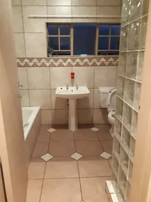 8 Soenie Avenue Self-Catering - Image 2