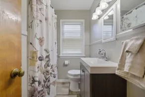 Cheery 2-BDRM in East Rochester! w/onsite parking - Image 3
