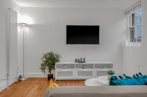 MySquare Vibrant and Sleek 2 Bed Apartment in Artillery Lane - Image 2