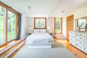 Soligt hus vid sjön Oscawana - Image 5