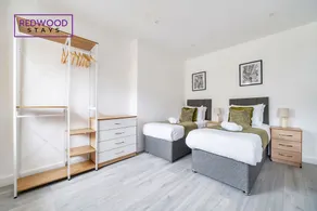 Central Apartment | Contractors & Families | WiFi - Image 5